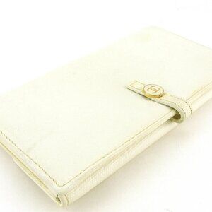 CHANEL Purse white white gold Women Authentic secondhand